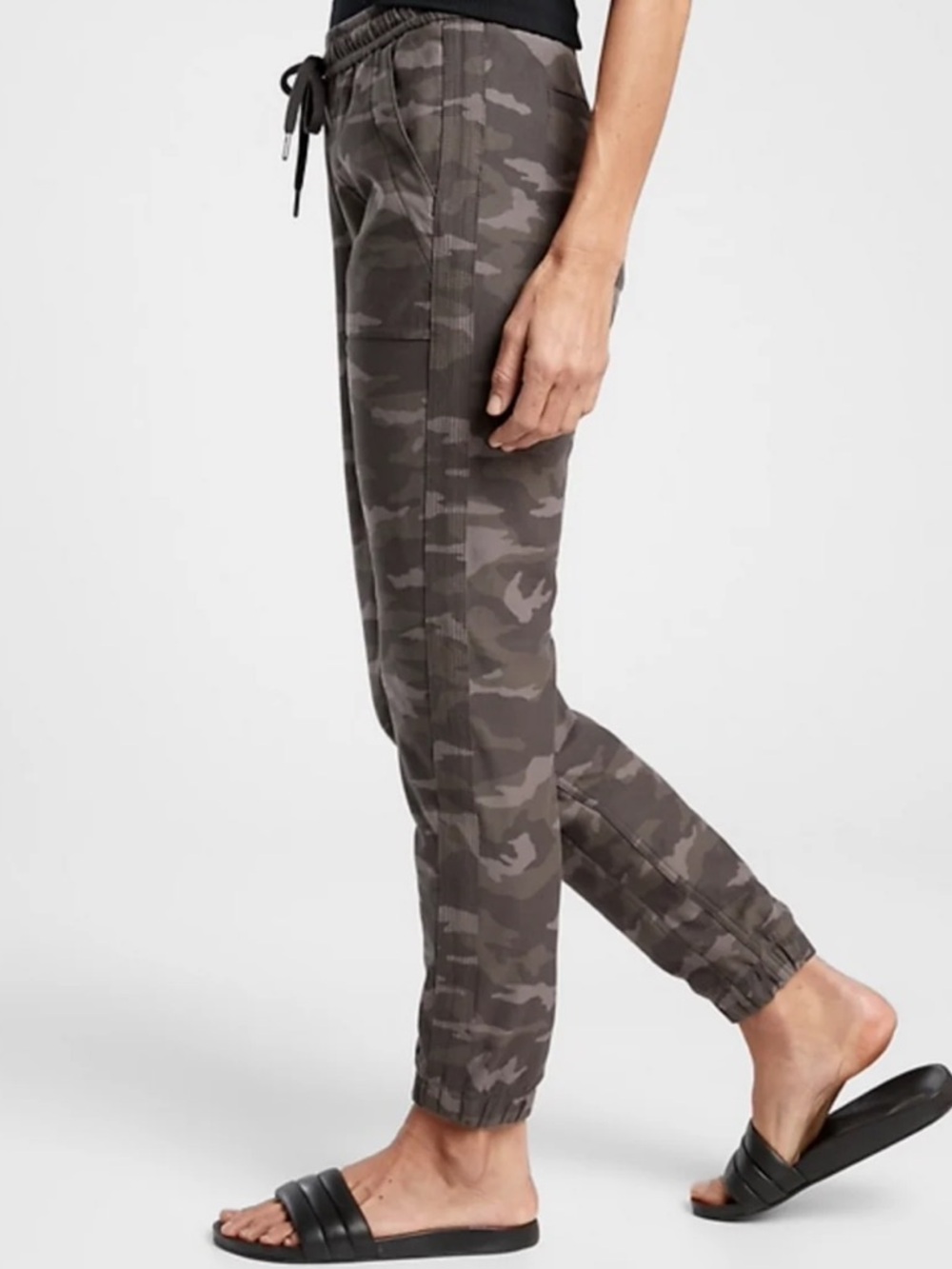 Athleta farallon jogger camo size 4 petite